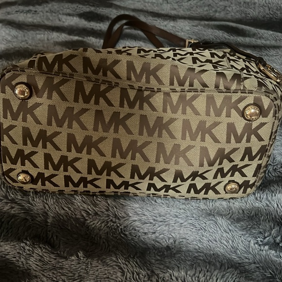 Michael Kors Signature Tote Good used condition - Picture 3 of 8